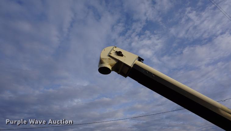 image for item DF1689 Friesen 375 seed tender