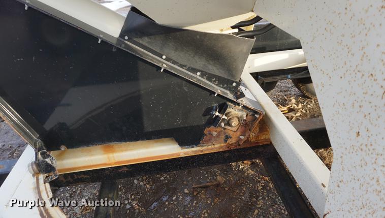 image for item DF1689 Friesen 375 seed tender