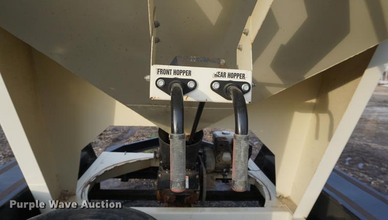 image for item DF1689 Friesen 375 seed tender