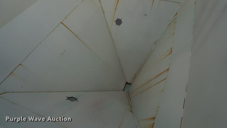 image for item DF1689 Friesen 375 seed tender