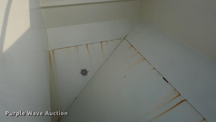 image for item DF1689 Friesen 375 seed tender