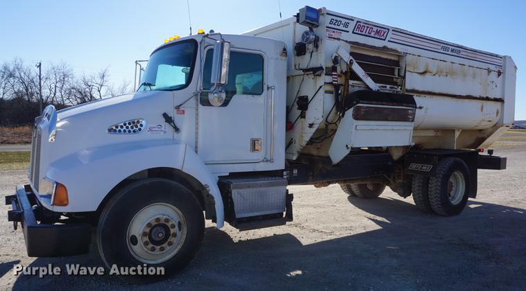 image for item DF1723 2001 Kenworth T300 feed mixer truck