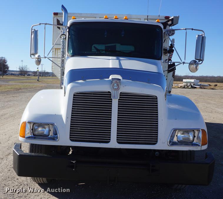 image for item DF1723 2001 Kenworth T300 feed mixer truck