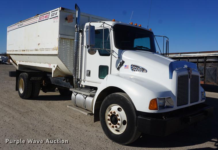 image for item DF1723 2001 Kenworth T300 feed mixer truck