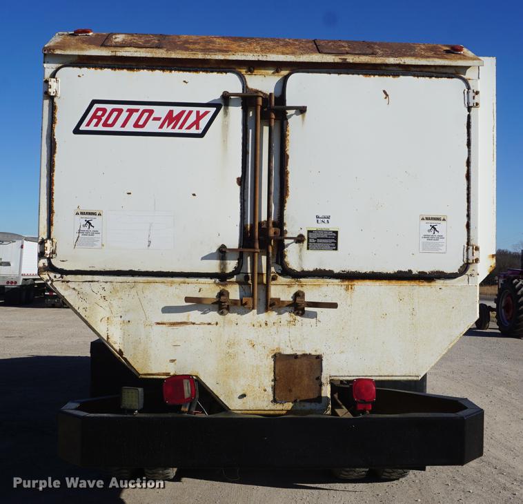 image for item DF1723 2001 Kenworth T300 feed mixer truck