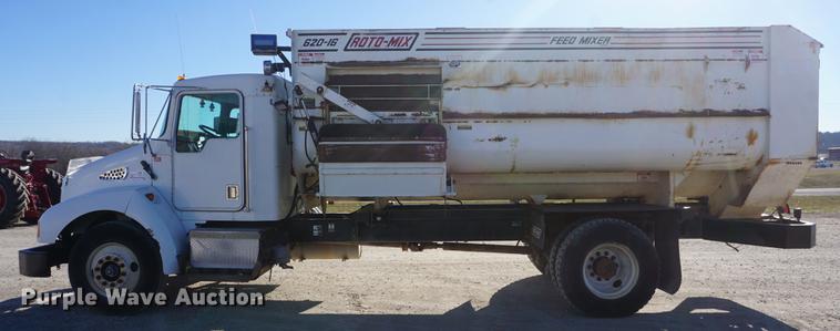 image for item DF1723 2001 Kenworth T300 feed mixer truck