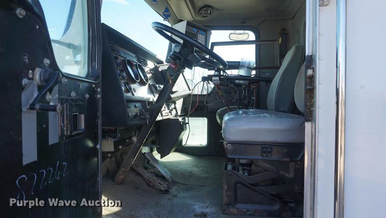 image for item DF1723 2001 Kenworth T300 feed mixer truck