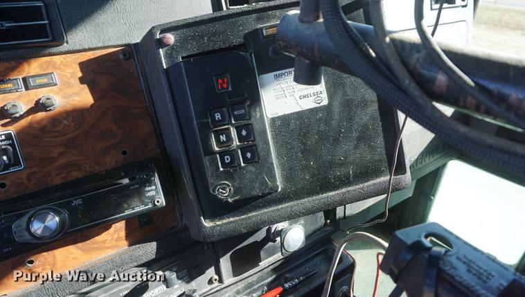 image for item DF1723 2001 Kenworth T300 feed mixer truck