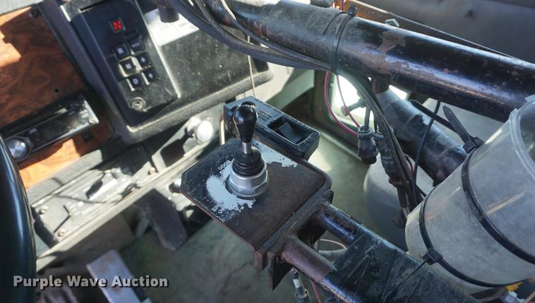 image for item DF1723 2001 Kenworth T300 feed mixer truck