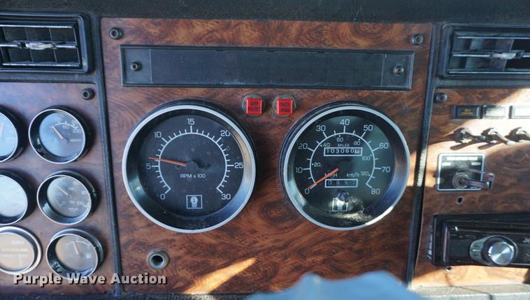 image for item DF1723 2001 Kenworth T300 feed mixer truck