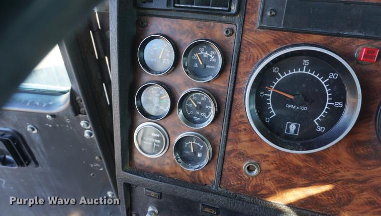 image for item DF1723 2001 Kenworth T300 feed mixer truck