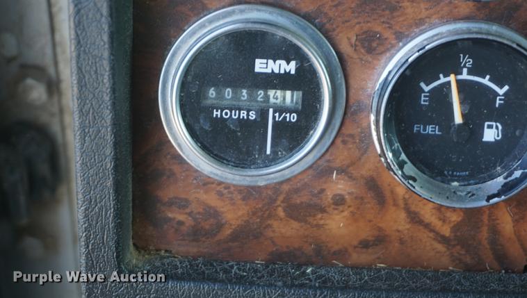 image for item DF1723 2001 Kenworth T300 feed mixer truck