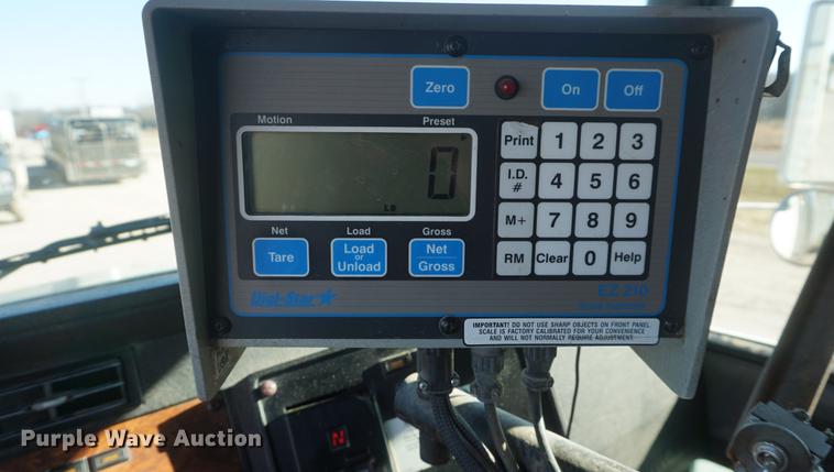 image for item DF1723 2001 Kenworth T300 feed mixer truck