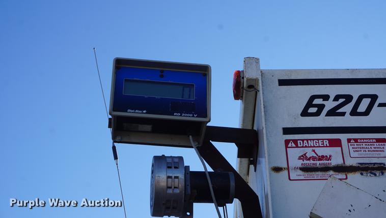 image for item DF1723 2001 Kenworth T300 feed mixer truck