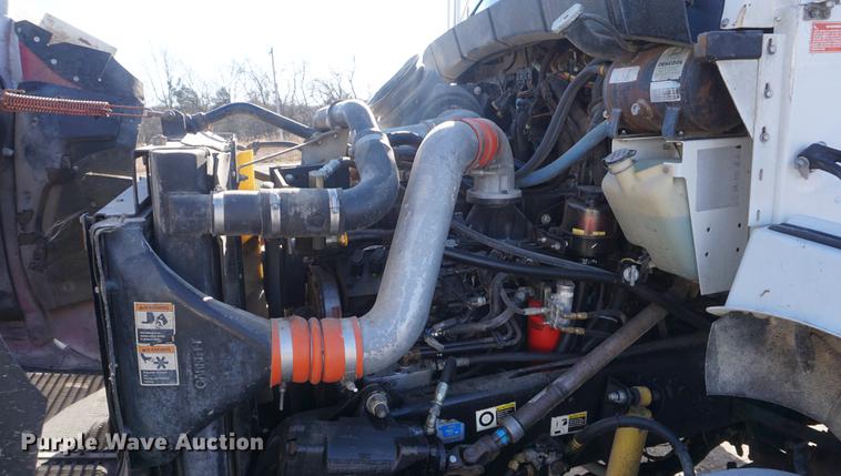 image for item DF1723 2001 Kenworth T300 feed mixer truck