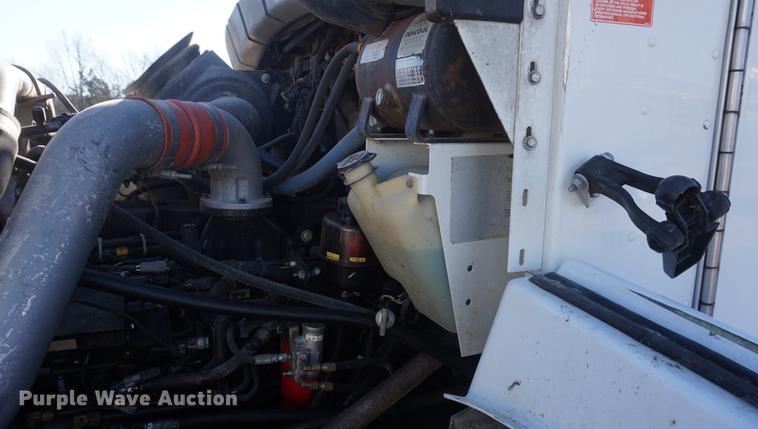 image for item DF1723 2001 Kenworth T300 feed mixer truck