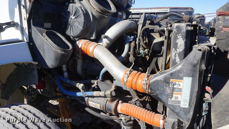 image for item DF1723 2001 Kenworth T300 feed mixer truck