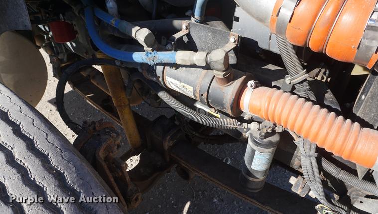 image for item DF1723 2001 Kenworth T300 feed mixer truck