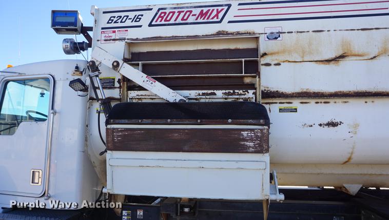 image for item DF1723 2001 Kenworth T300 feed mixer truck