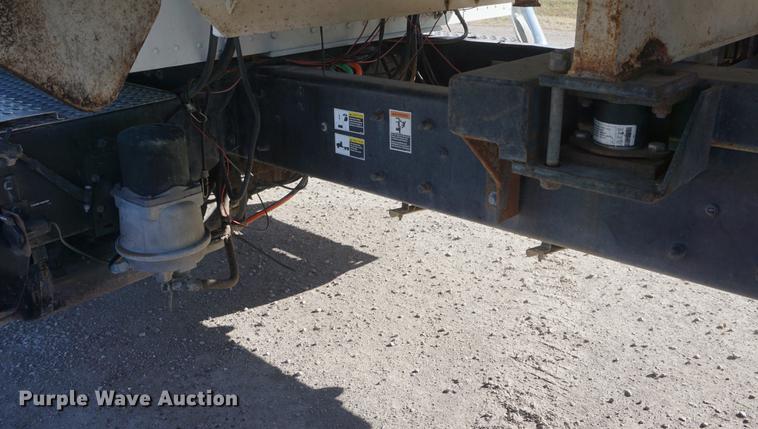 image for item DF1723 2001 Kenworth T300 feed mixer truck