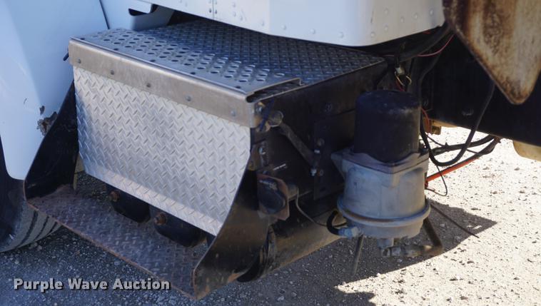 image for item DF1723 2001 Kenworth T300 feed mixer truck