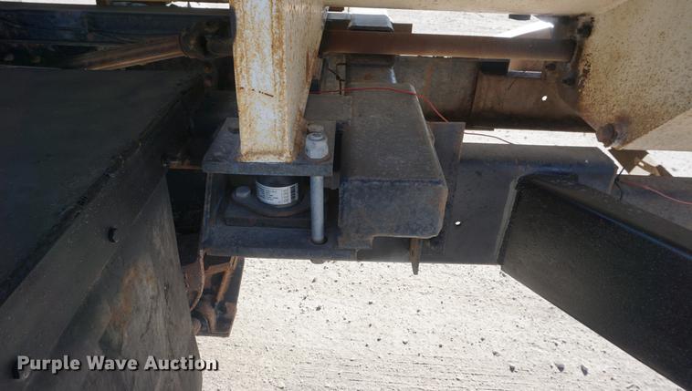 image for item DF1723 2001 Kenworth T300 feed mixer truck