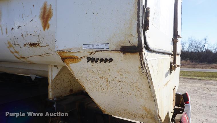 image for item DF1723 2001 Kenworth T300 feed mixer truck