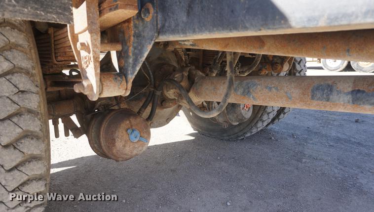 image for item DF1723 2001 Kenworth T300 feed mixer truck