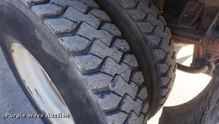 image for item DF1723 2001 Kenworth T300 feed mixer truck