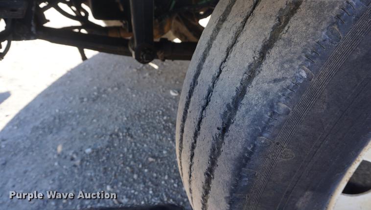 image for item DF1723 2001 Kenworth T300 feed mixer truck