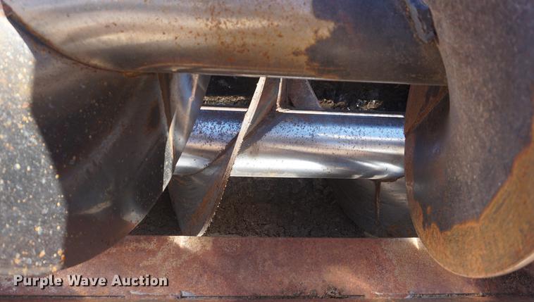 image for item DF1723 2001 Kenworth T300 feed mixer truck