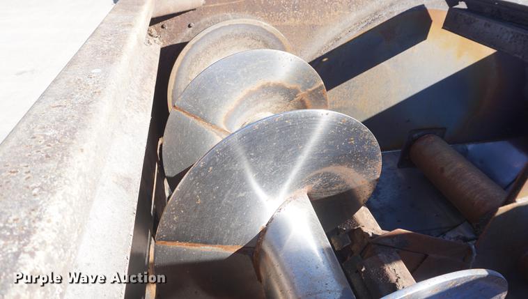 image for item DF1723 2001 Kenworth T300 feed mixer truck