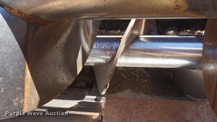 image for item DF1723 2001 Kenworth T300 feed mixer truck