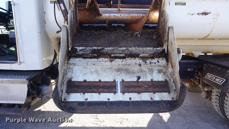 image for item DF1723 2001 Kenworth T300 feed mixer truck