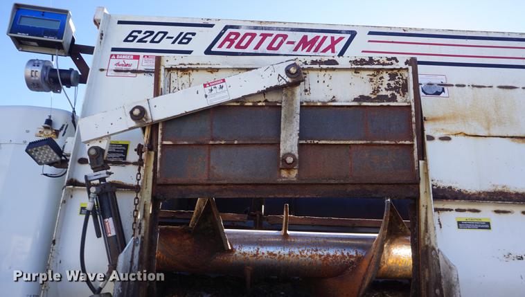 image for item DF1723 2001 Kenworth T300 feed mixer truck