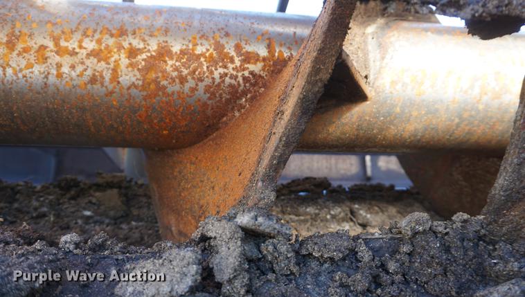 image for item DF1723 2001 Kenworth T300 feed mixer truck