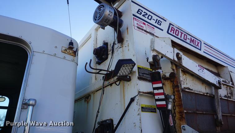 image for item DF1723 2001 Kenworth T300 feed mixer truck