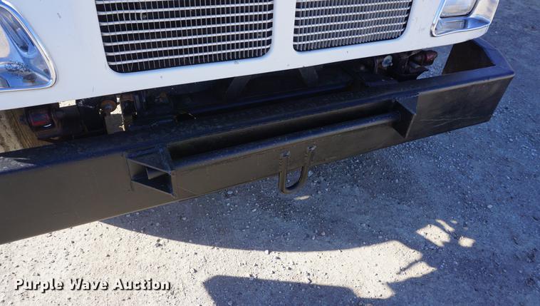 image for item DF1723 2001 Kenworth T300 feed mixer truck