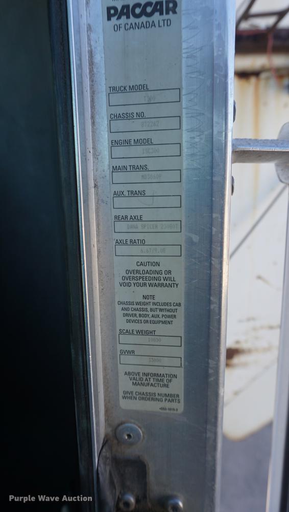 image for item DF1723 2001 Kenworth T300 feed mixer truck