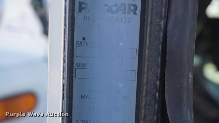 image for item DF1723 2001 Kenworth T300 feed mixer truck