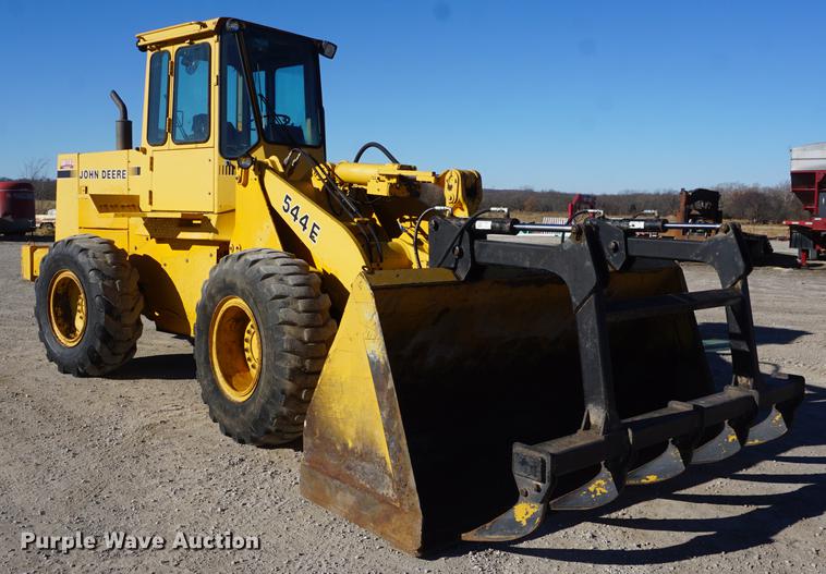 image for item DF1724 1989 John Deere 544E wheel loader