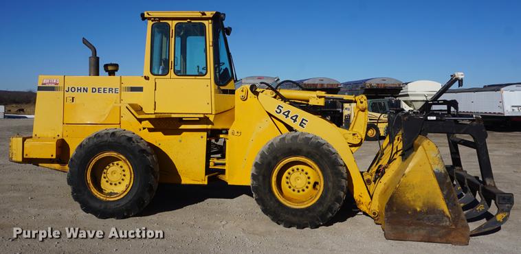 image for item DF1724 1989 John Deere 544E wheel loader