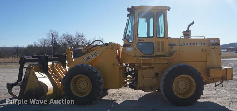 image for item DF1724 1989 John Deere 544E wheel loader