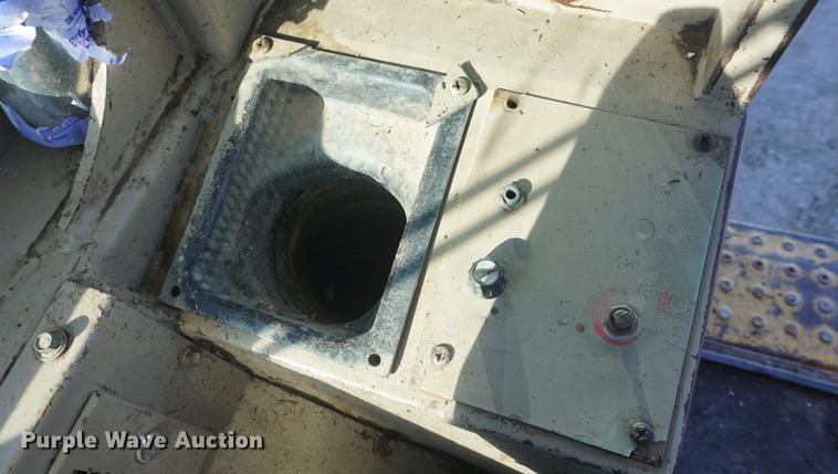 image for item DF1724 1989 John Deere 544E wheel loader