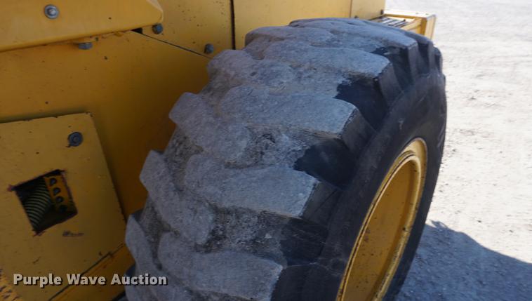 image for item DF1724 1989 John Deere 544E wheel loader
