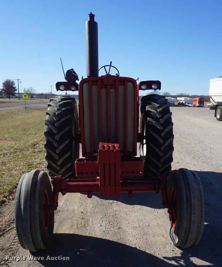 image for item DF1725 1966 Farmall 806 tractor