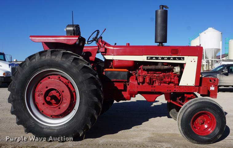 image for item DF1725 1966 Farmall 806 tractor