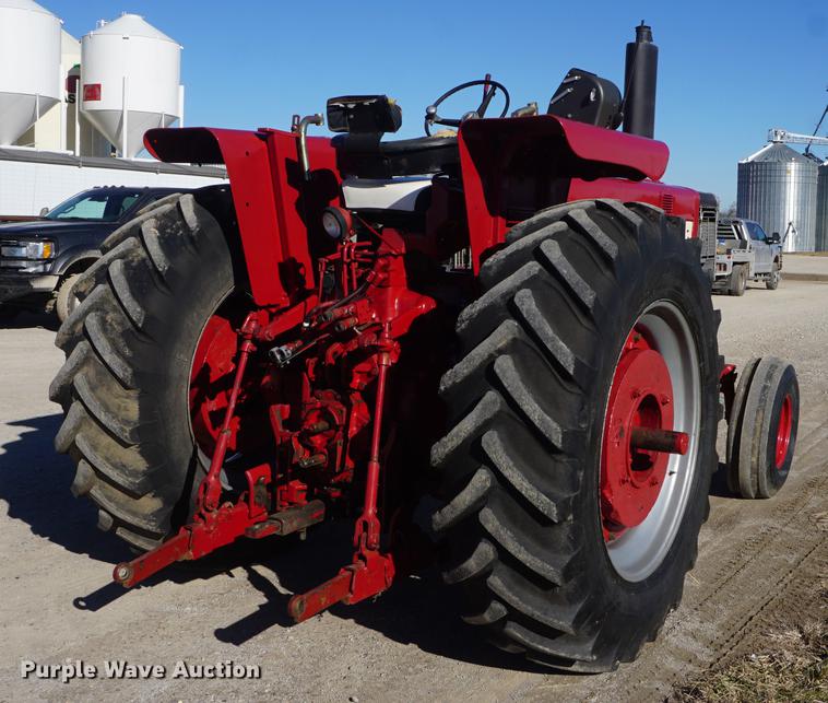 image for item DF1725 1966 Farmall 806 tractor