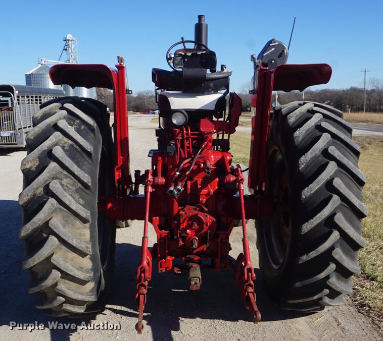 image for item DF1725 1966 Farmall 806 tractor