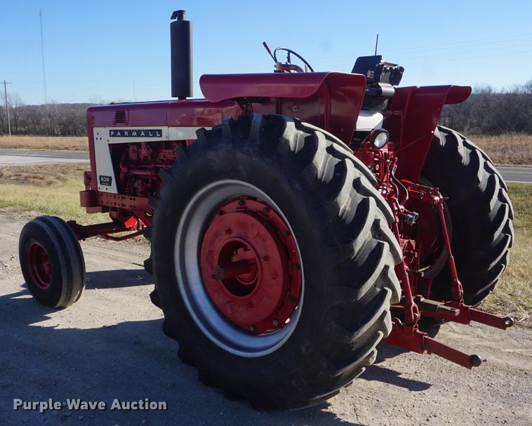 image for item DF1725 1966 Farmall 806 tractor